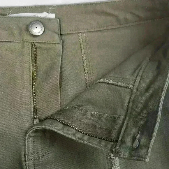 BCBGeneration Frayed Edge Olive Denim Mini Skirt sz 27 (4)  Boho Festival - Picture 4 of 9
